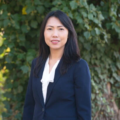 Headshot of Dr. Ngoc Au, OD.